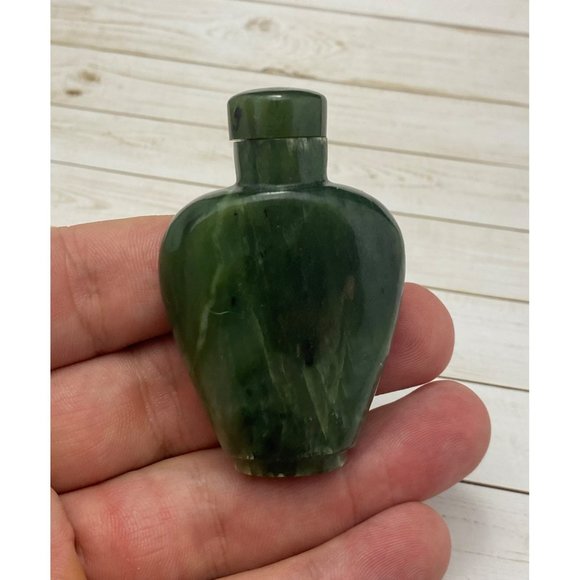 19th Century Chinese Spinach Green Jade Snuff Bottle Tapered Spade Form - Picture 8 of 10